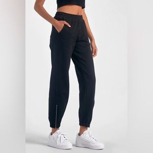 Black Tomi Joggers by elan
